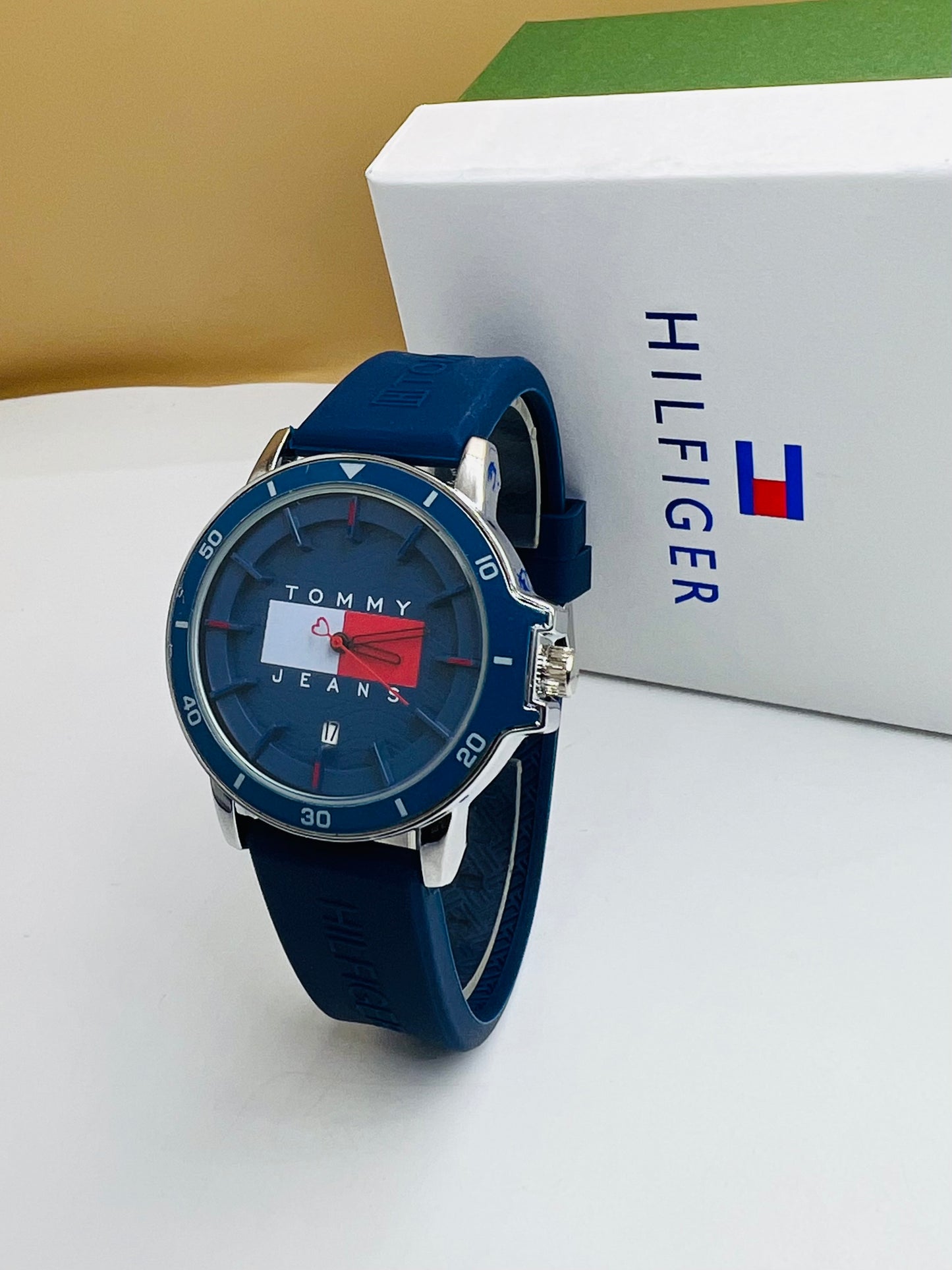 TOMMY Hilfiger 2 montres a 10000 livraison Abidjan 1500