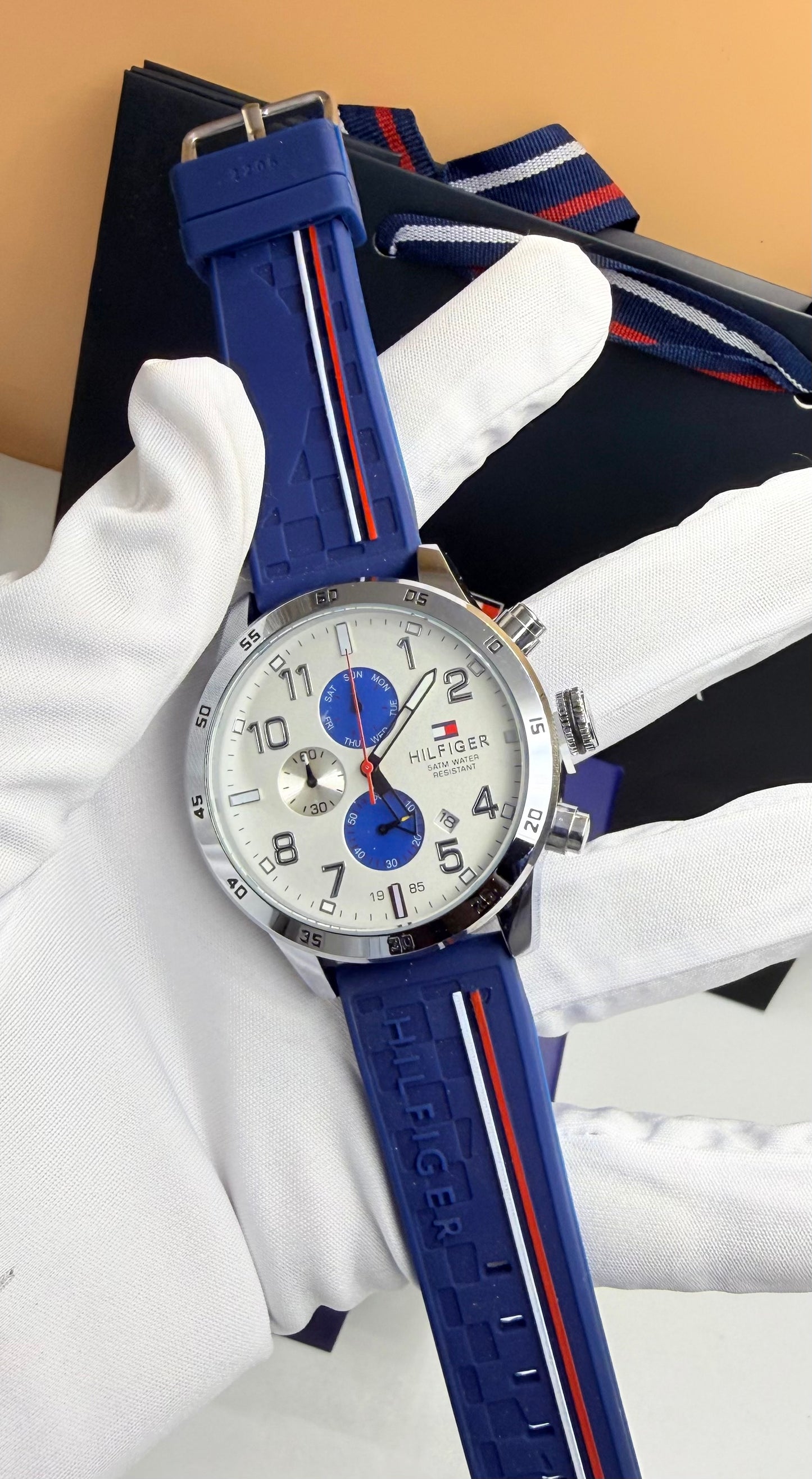 TOMMY HILFIGER
