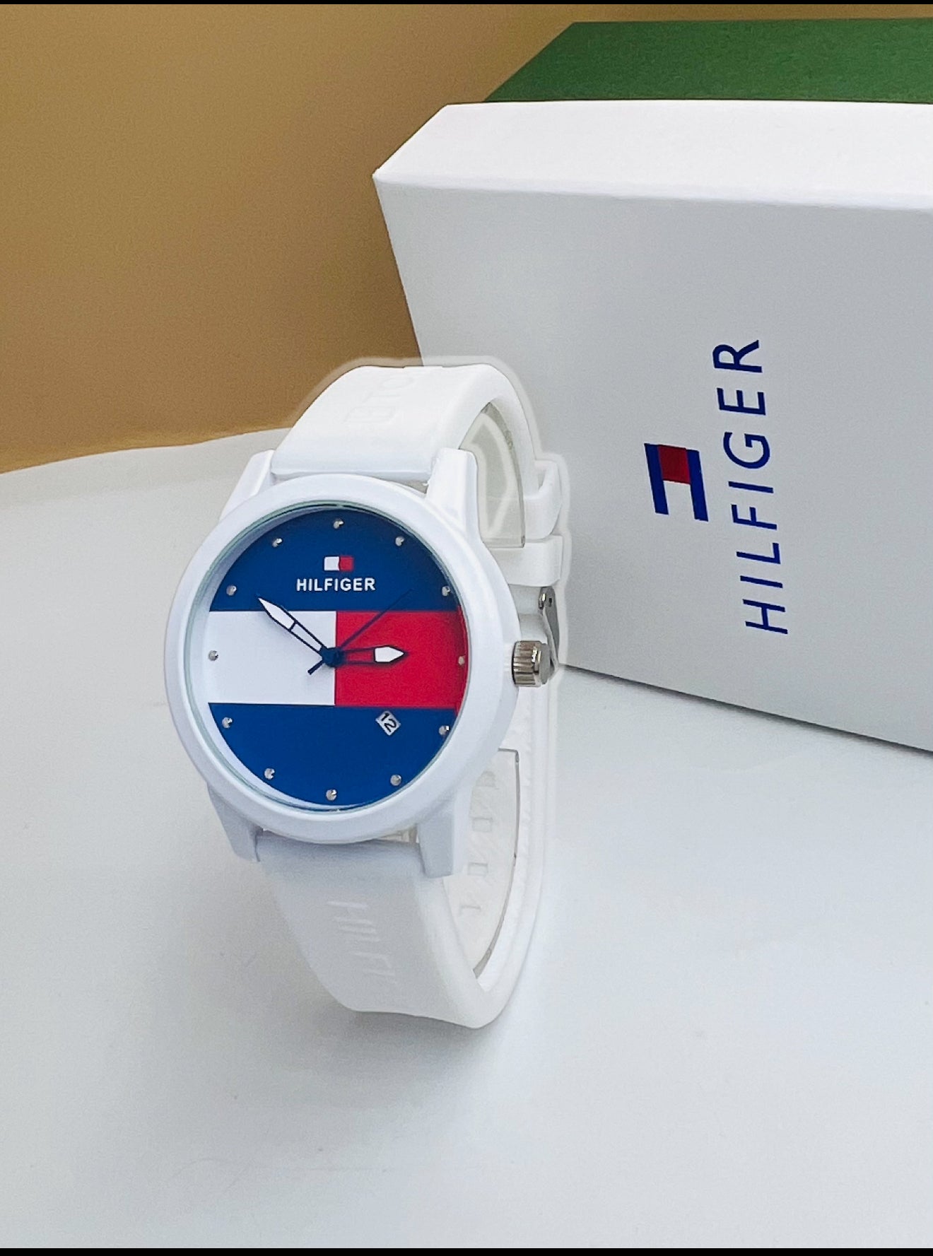 TOMMY Hilfiger 2 montres a 10000 livraison Abidjan 1500
