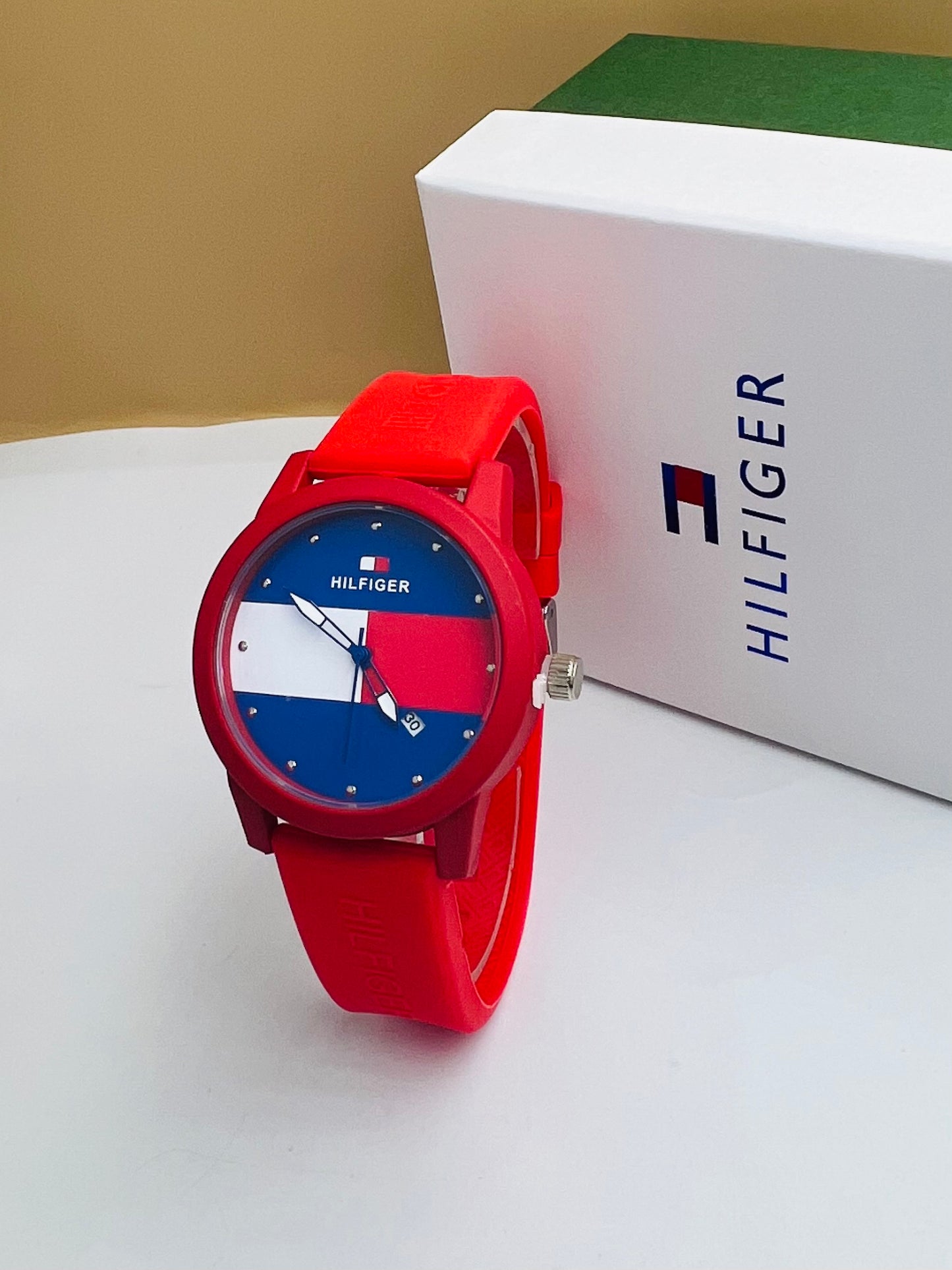 TOMMY Hilfiger 2 montres a 10000 livraison Abidjan 1500