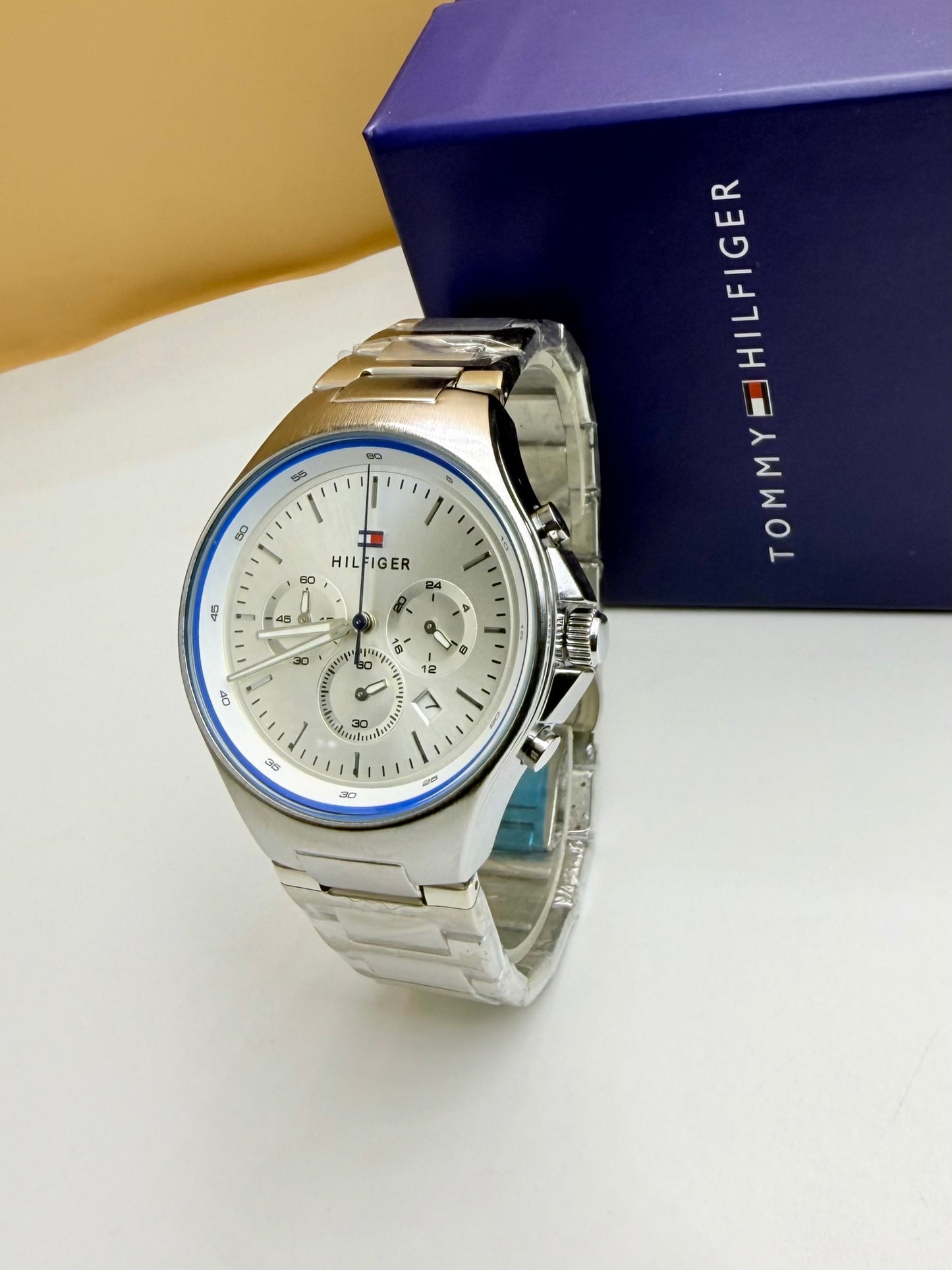 TOMMY HILFIGER