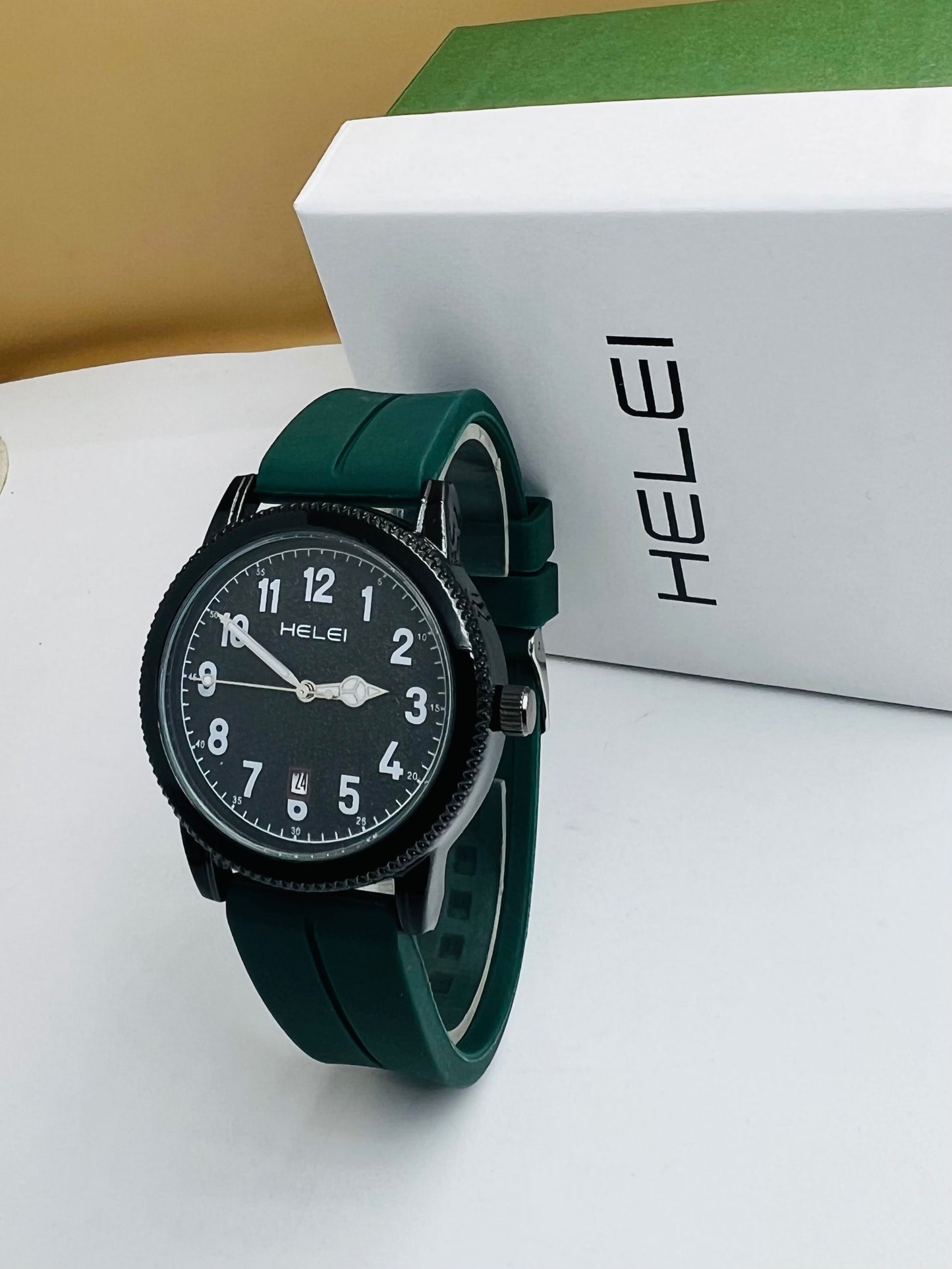 TOMMY Hilfiger 2 montres a 10000 livraison Abidjan 1500