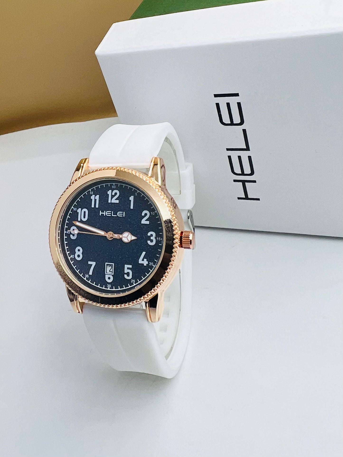 TOMMY Hilfiger 2 montres a 10000 livraison Abidjan 1500