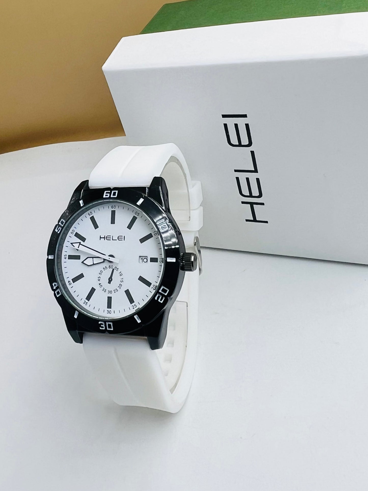 TOMMY Hilfiger 2 montres a 10000 livraison Abidjan 1500