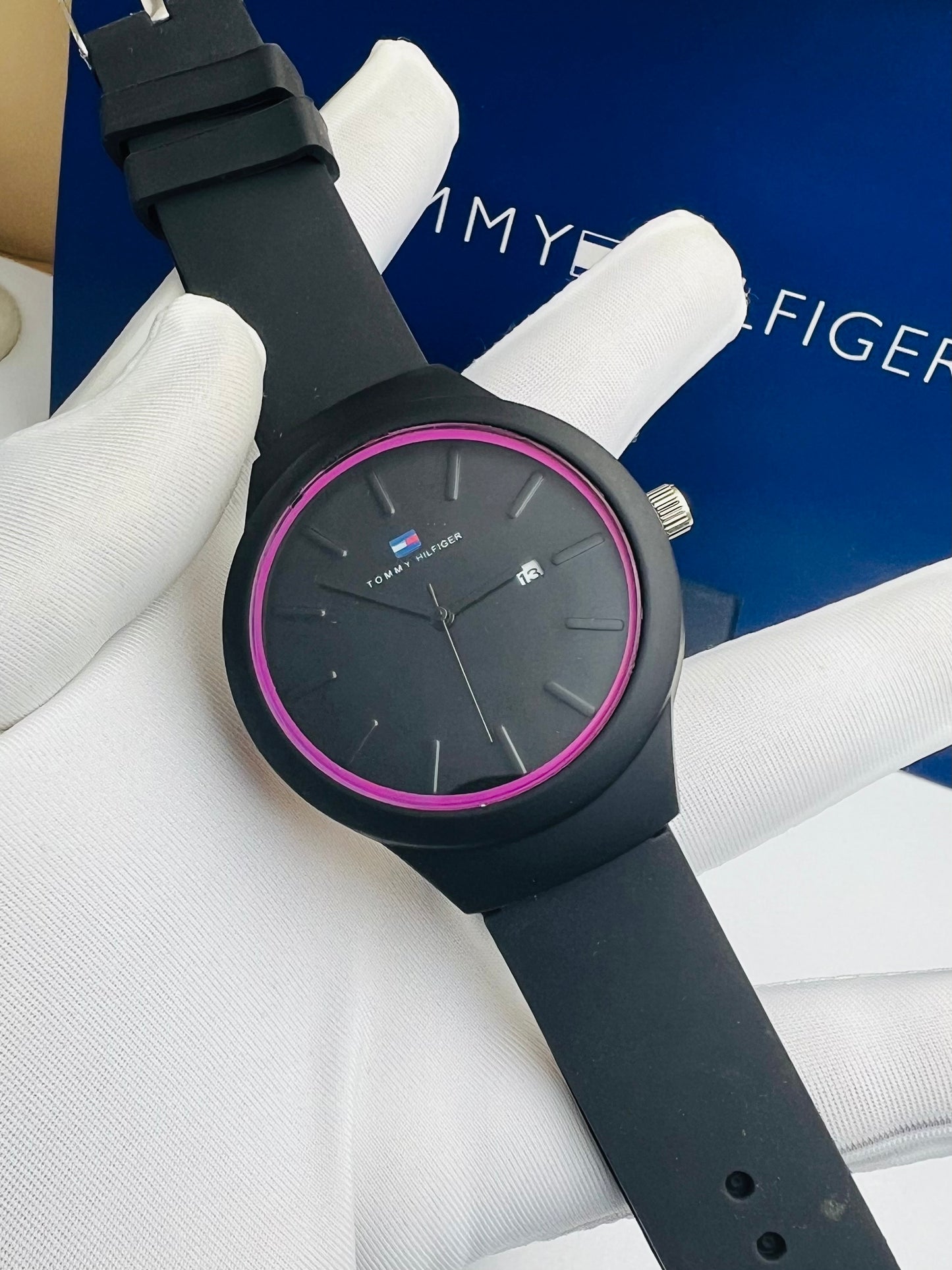 TOMMY Hilfiger 2 montres a 10000 livraison Abidjan 1500