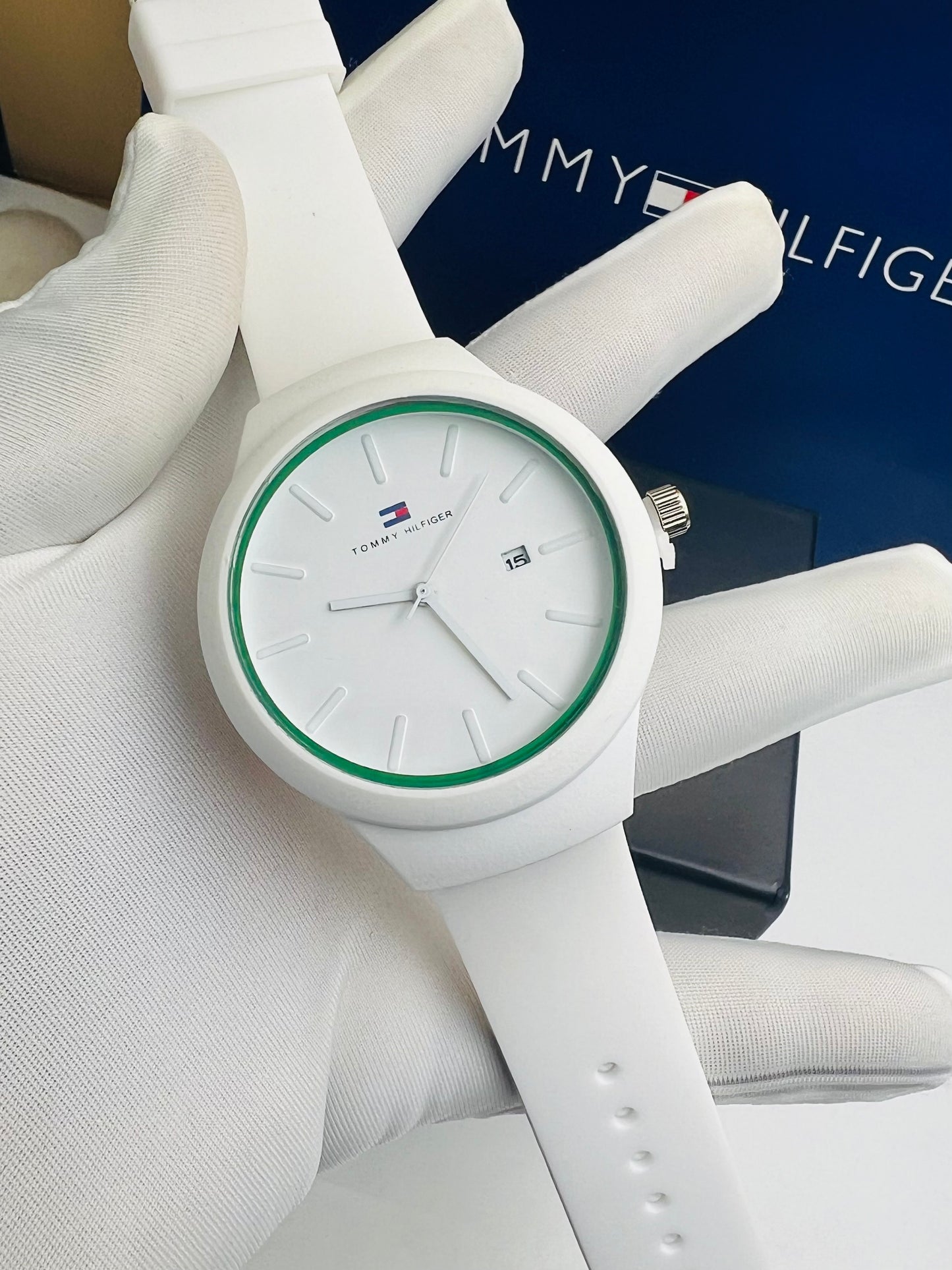 TOMMY Hilfiger 2 montres a 10000 livraison Abidjan 1500